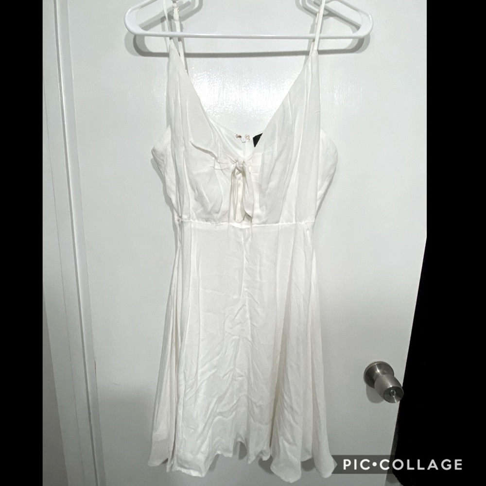 New with tags White Tie front feminine dress sz XL